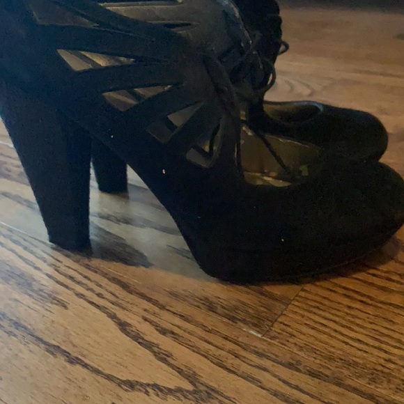 Heels - Picture 2 of 5